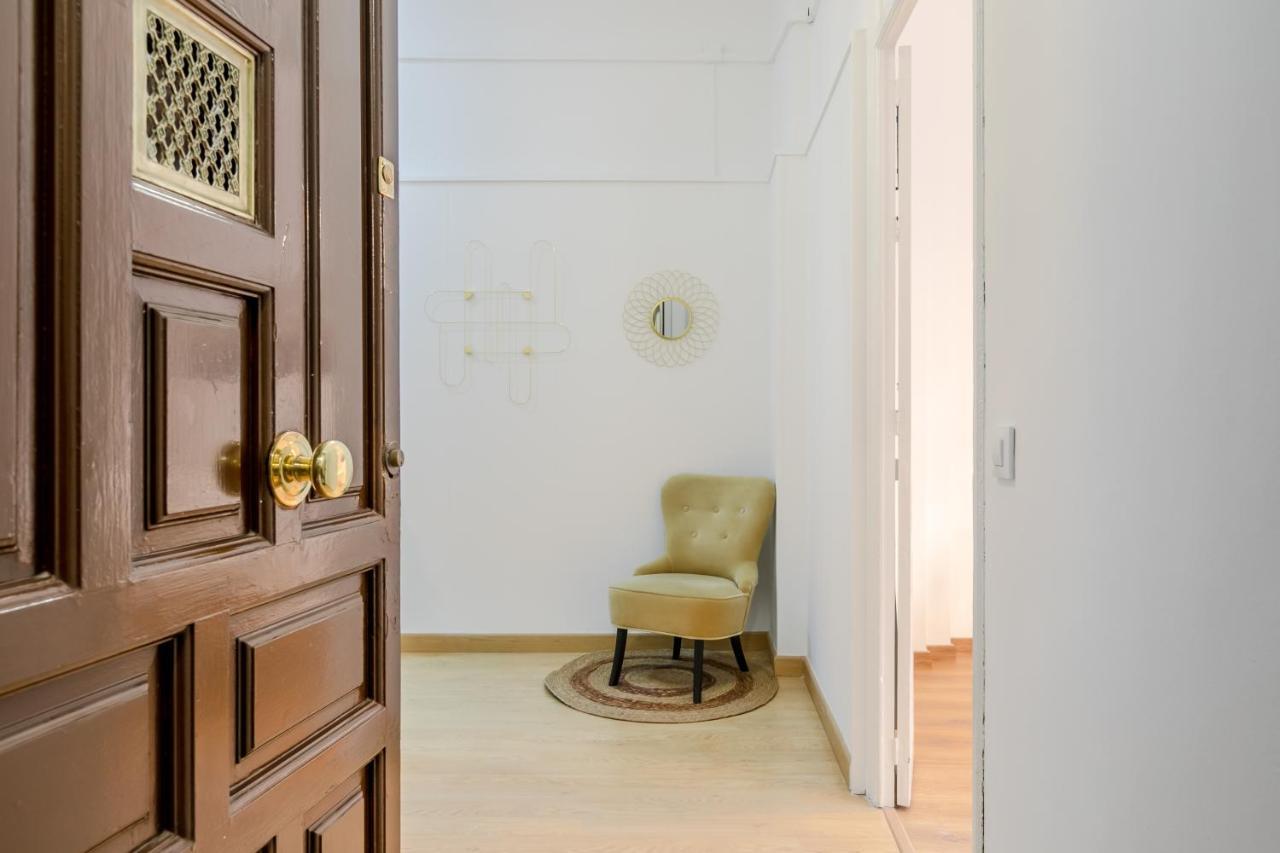 Avanti La Campana, Con Un Balcon Que Te Enamorara Del Ambiente De Sevilla Exterior photo