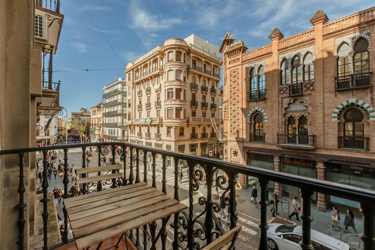 Avanti La Campana, Con Un Balcon Que Te Enamorara Del Ambiente De Sevilla Exterior photo