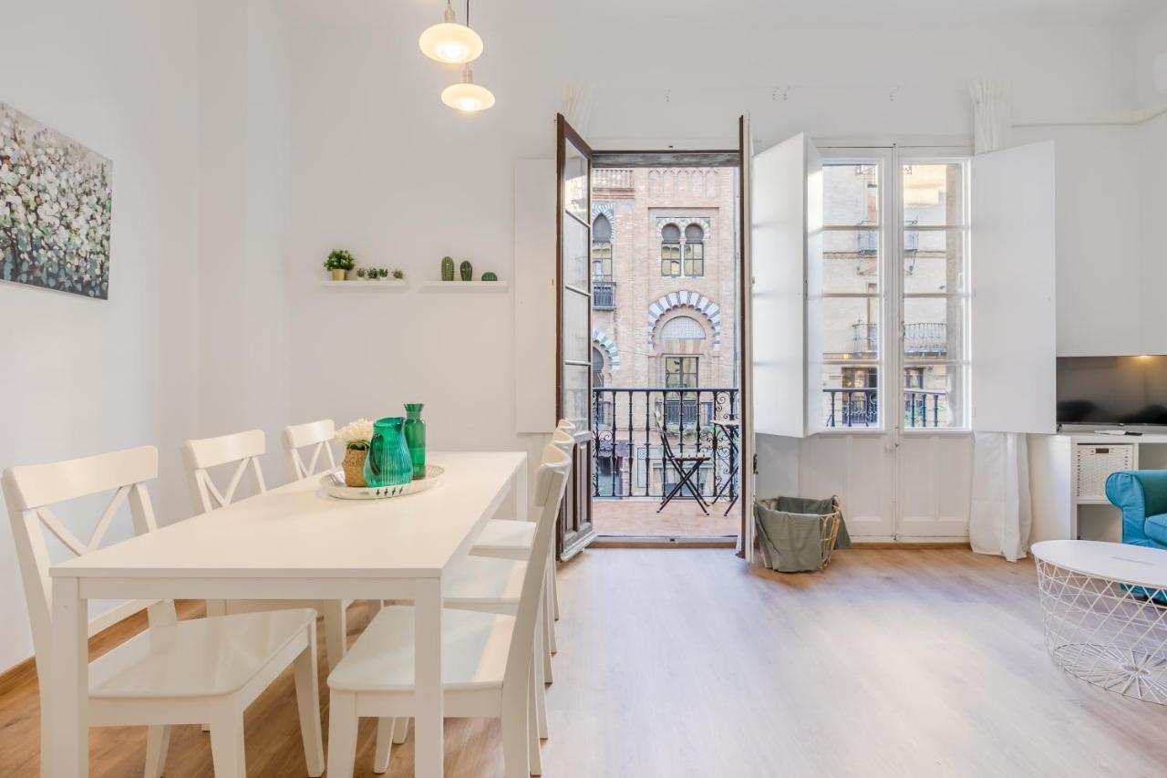 Avanti La Campana, Con Un Balcon Que Te Enamorara Del Ambiente De Sevilla Exterior photo