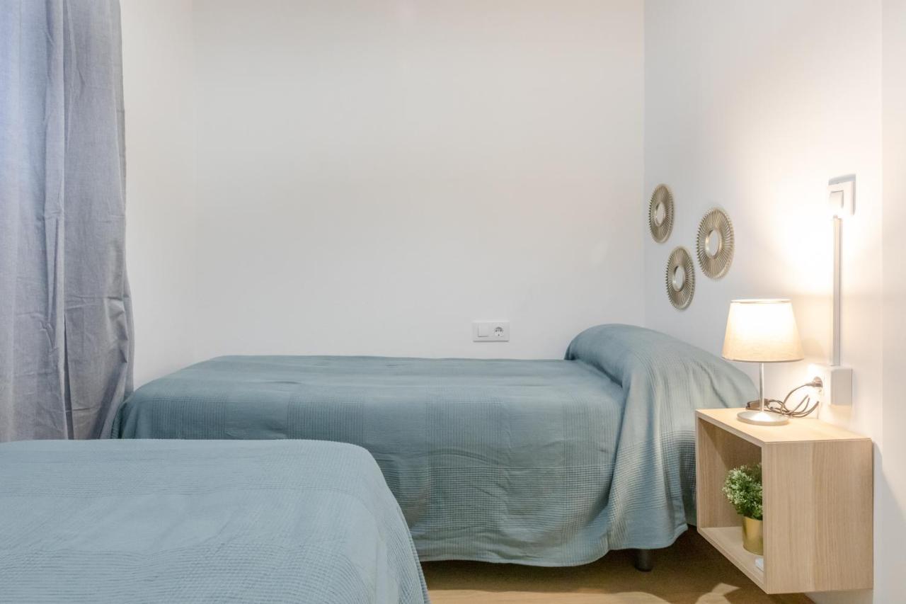 Avanti La Campana, Con Un Balcon Que Te Enamorara Del Ambiente De Sevilla Exterior photo