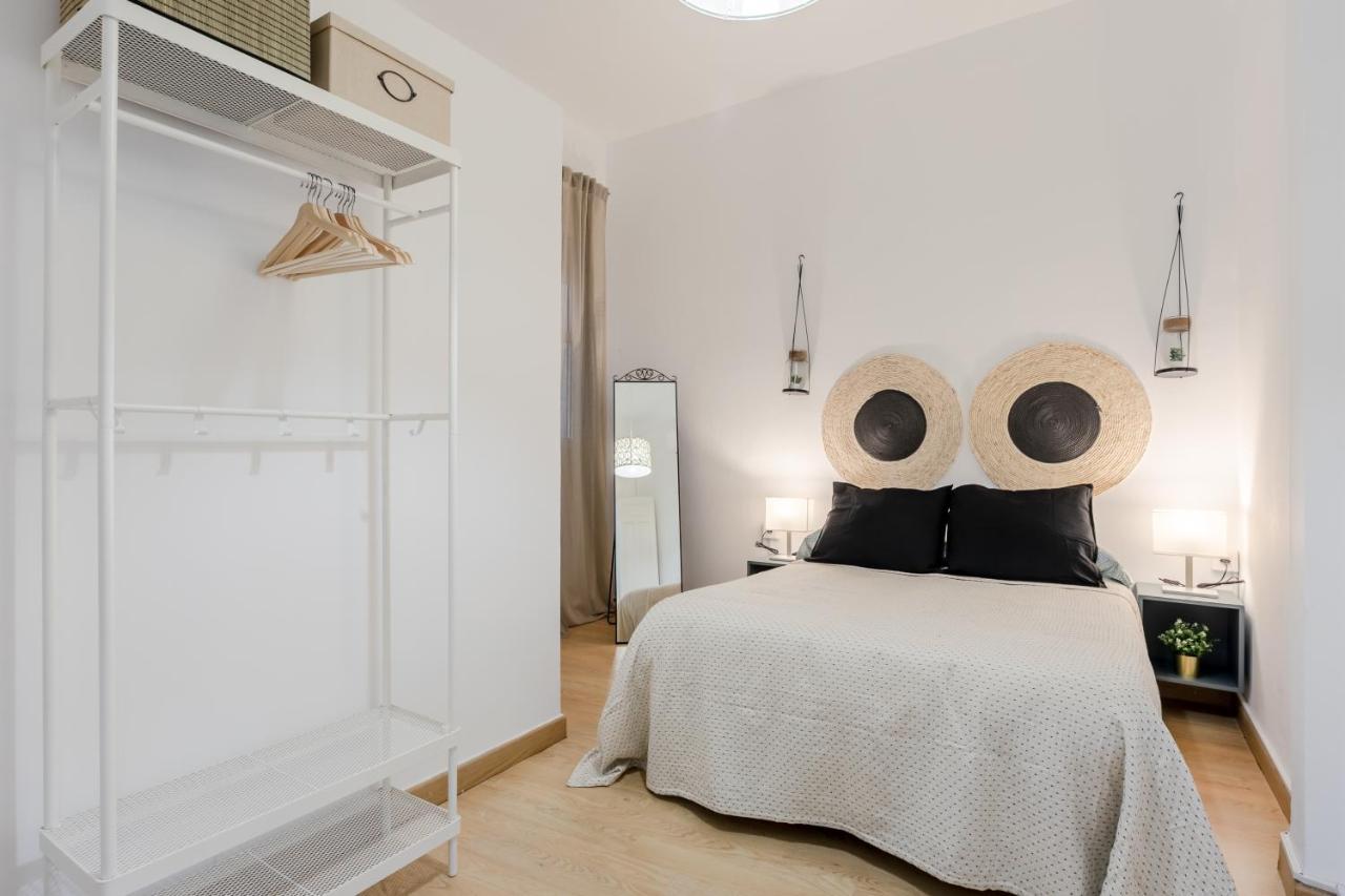 Avanti La Campana, Con Un Balcon Que Te Enamorara Del Ambiente De Sevilla Exterior photo