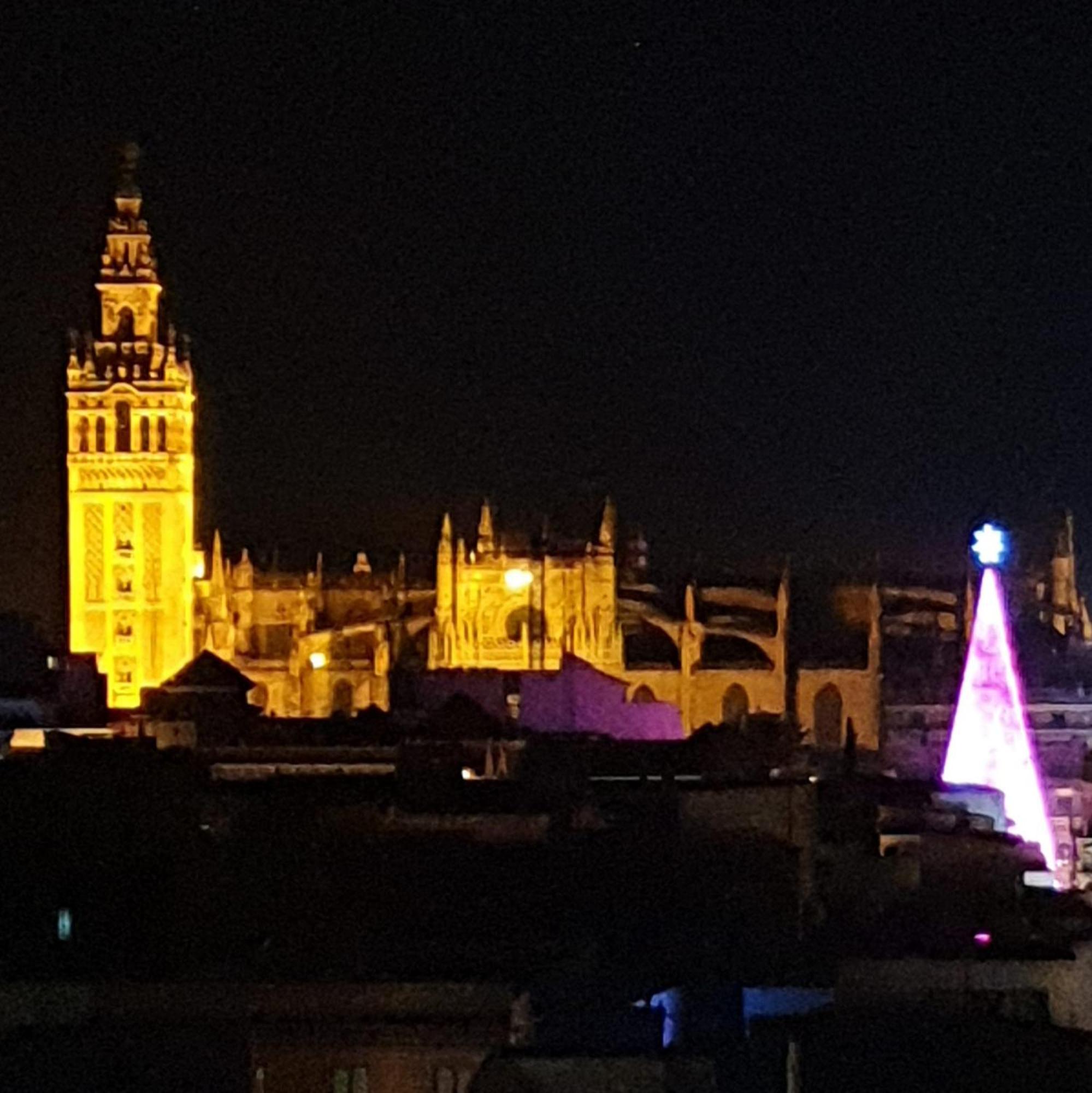 Avanti La Campana, Con Un Balcon Que Te Enamorara Del Ambiente De Sevilla Exterior photo